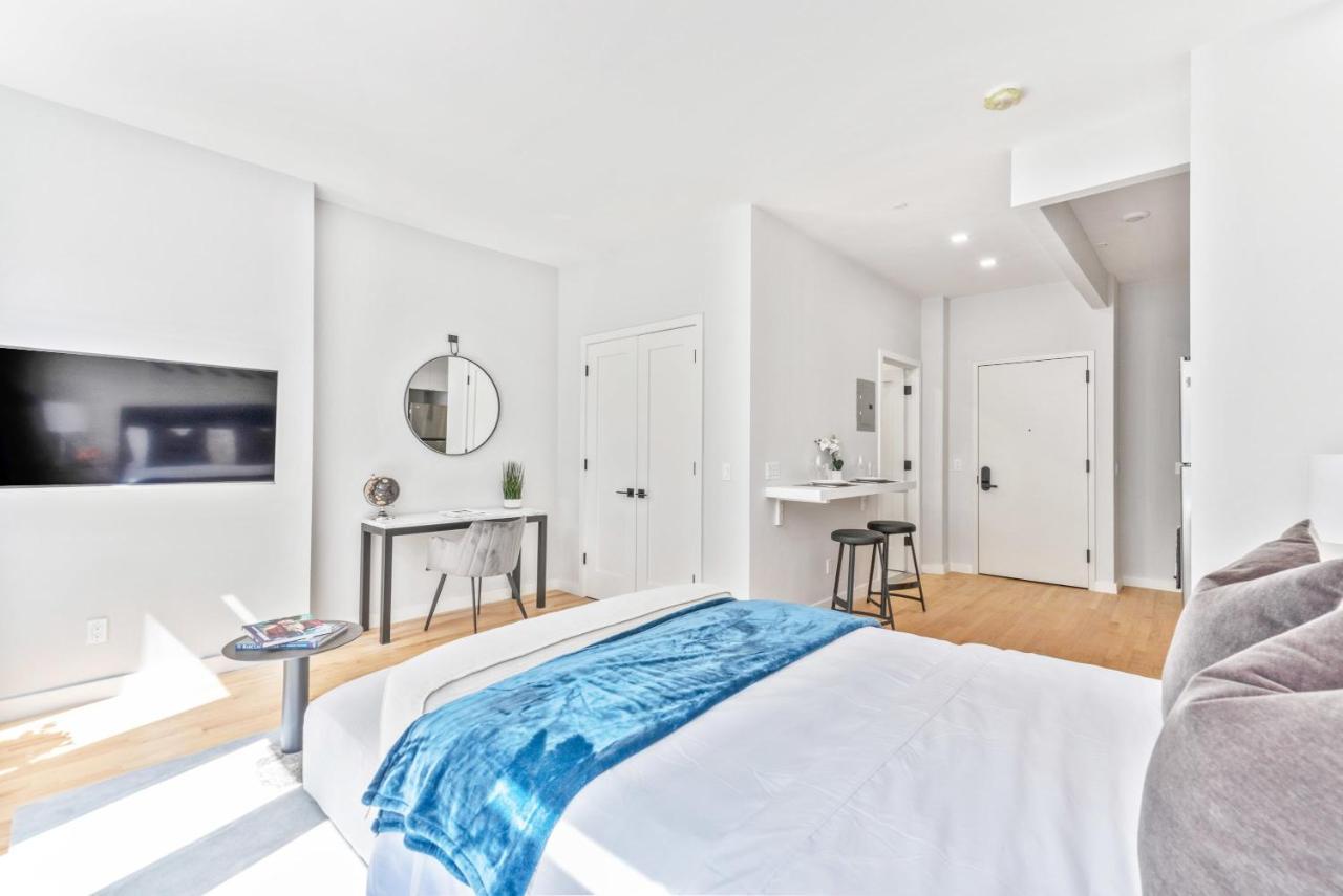 Vakantiehuis Maison Bella - Modern Studio W Charming Juliet Balcony New York